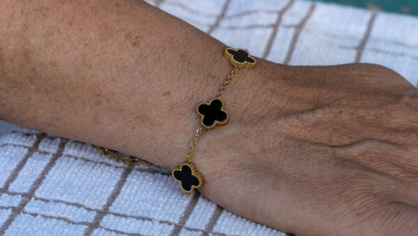 Clovers Charms - Image 4